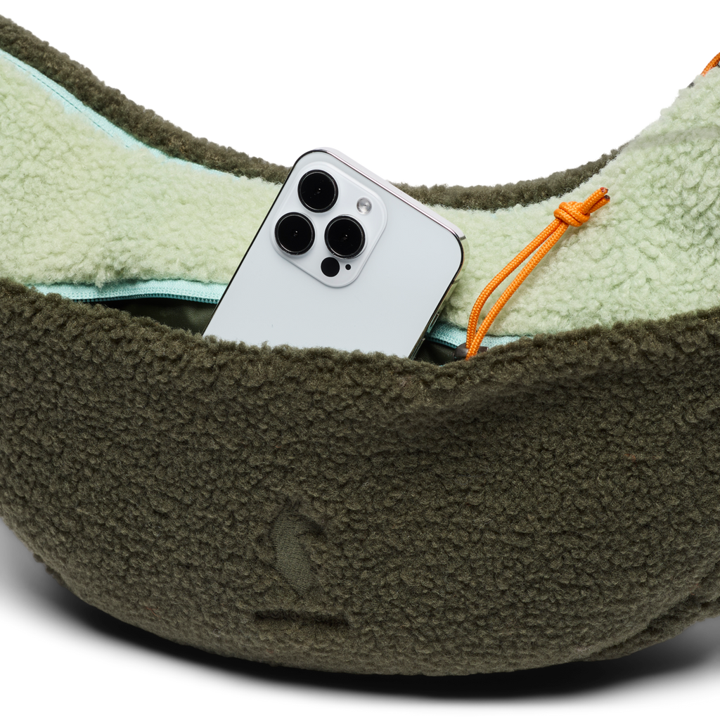 High Pile Fleece 6L Crescent Bag